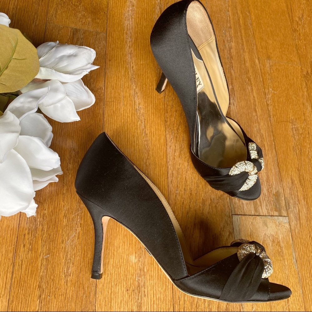 Gorgeous peep toe heels Badgley Mischka sz 6